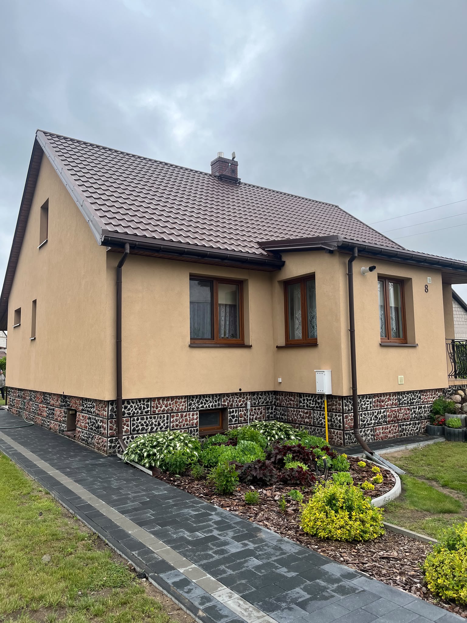 Elewacja po myciu — czysta, odświeżona